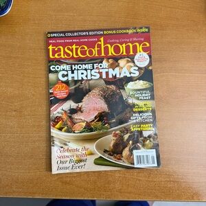 Adidas Taste of Home‎ Christmas Cookbook - Red and Yellow